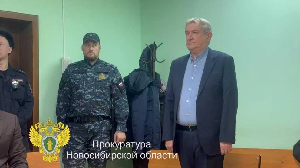 В Новосибирске осудили экс-главу строительного надзора за крупную взятку 