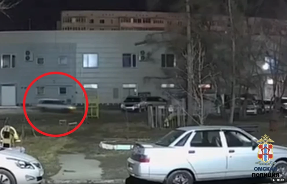 В Омске местный житель угнал автомобиль, потому что он был не заперт