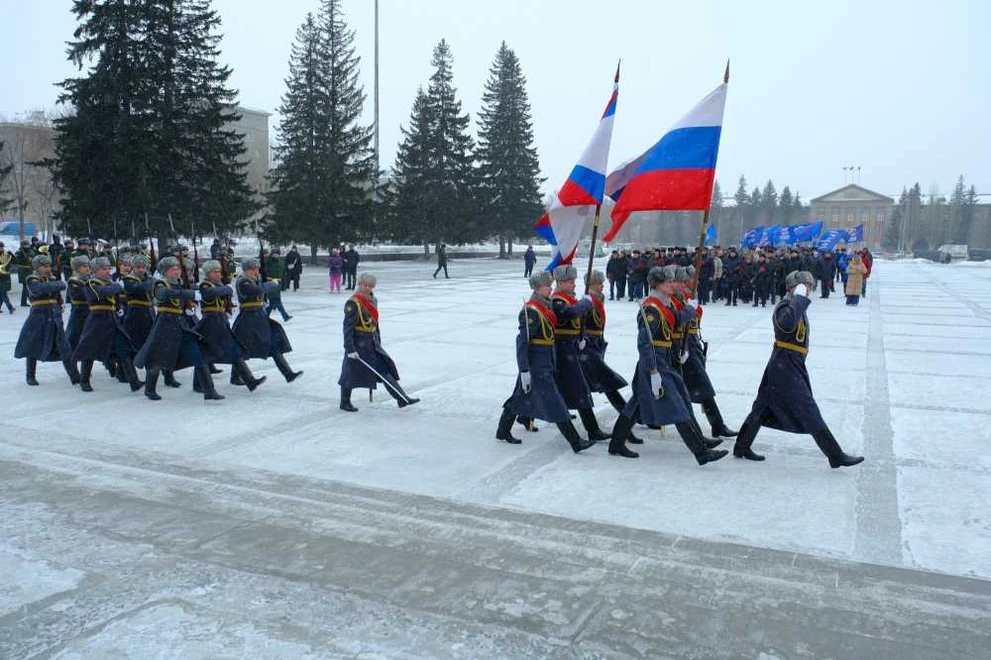 В Новосибирске возложили цветы к Вечному огню