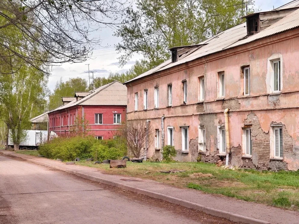 На правобережье Красноярска расселяют целую улицу с аварийными домами 