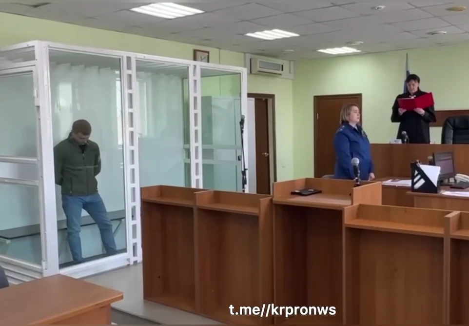 Экс-полицейский из Красноярска получил срок за мошенничество и взятки  