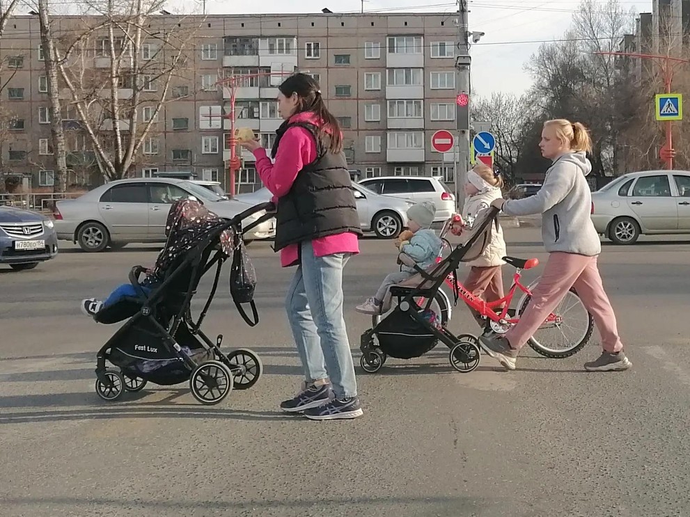 Многодетные семьи из Красноярска освободили от уплаты налога на имущество
