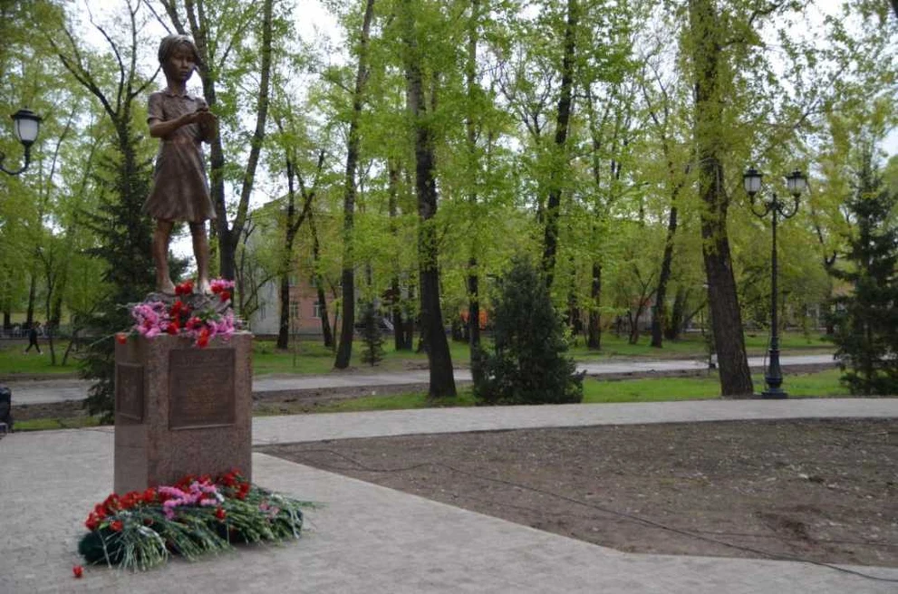 В столице Хакасии состоялось открытие памятника «Детям войны»