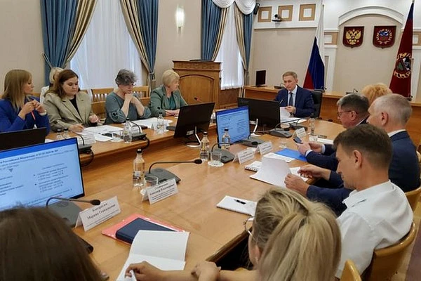 В Алтайском крае обсудили пути повышения зарплат и борьбы с бедностью
