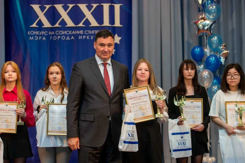 Стипендии мэра Иркутска получили 70 юных художников и музыкантов 