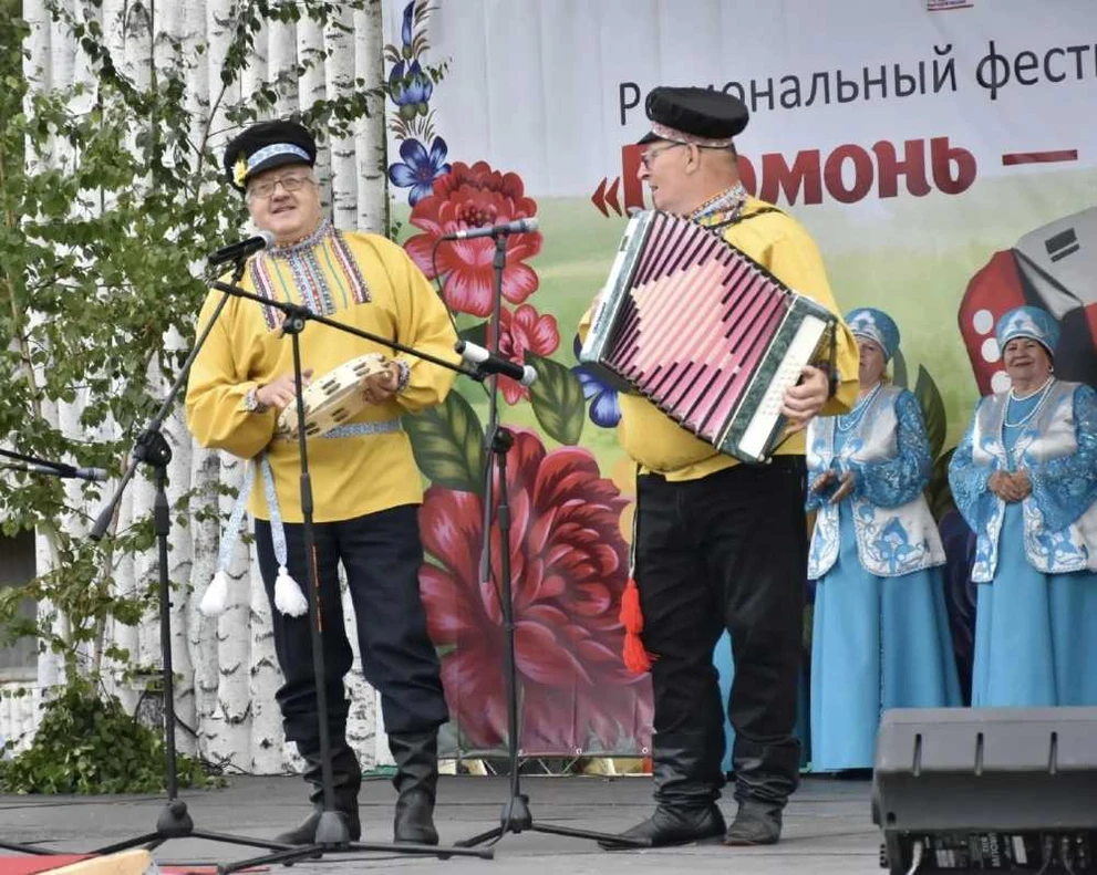 В Новосибирской области прошел фестиваль гармонистов и частушечников