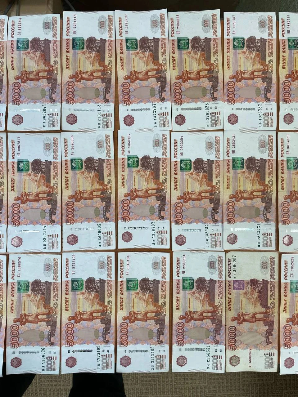 В Красноярском крае директор учебного заведения забирал выплаты сотрудников себе 