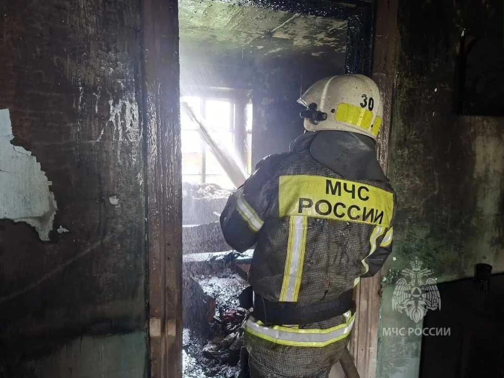 В Бородино Красноярского края во время пожара в двухквартирнике погиб мужчина