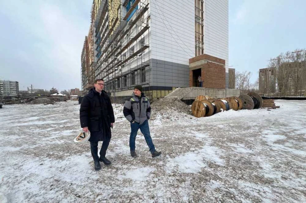 Илья Зайцев оценил ход работ по строительству поликлиники в Красноярске