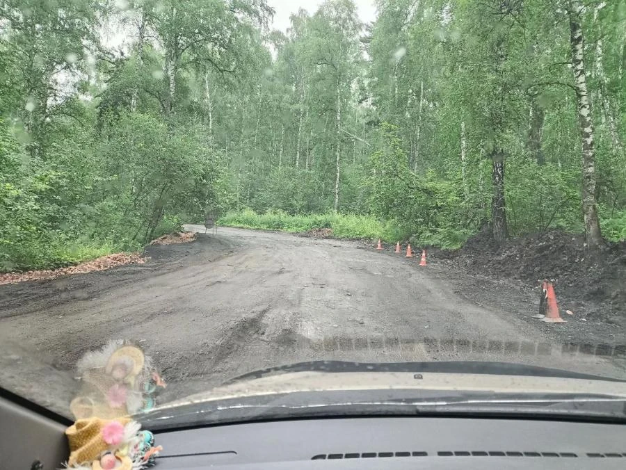 В Красноярске дорожники отчитались о временном устранении провала популярной автодороги