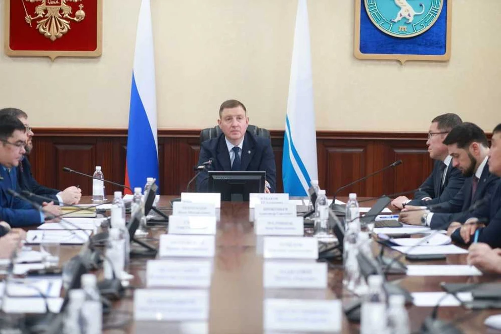 Глава Алтая призвал решить дорожную проблему 