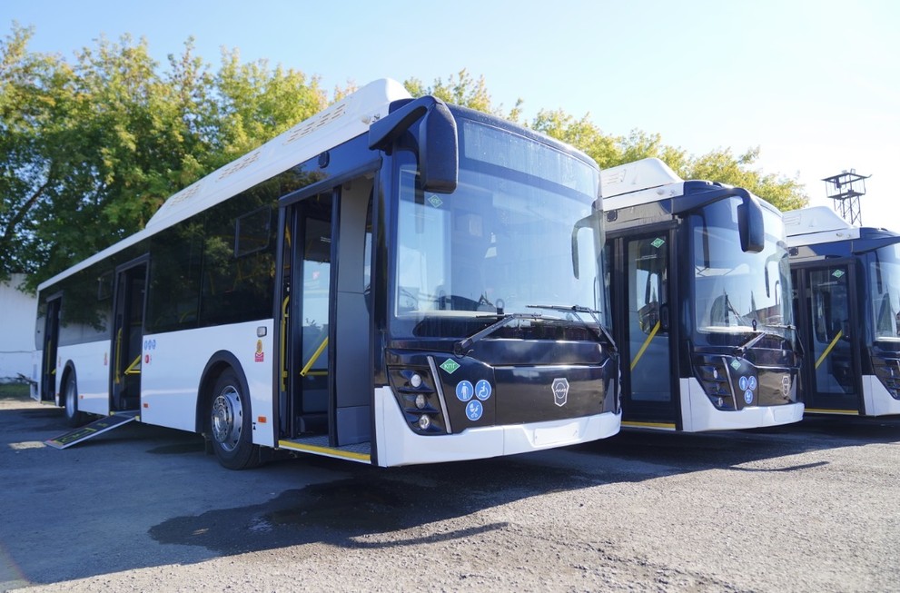 В Кузбассе появились первые 12 новых экологичных автобусов