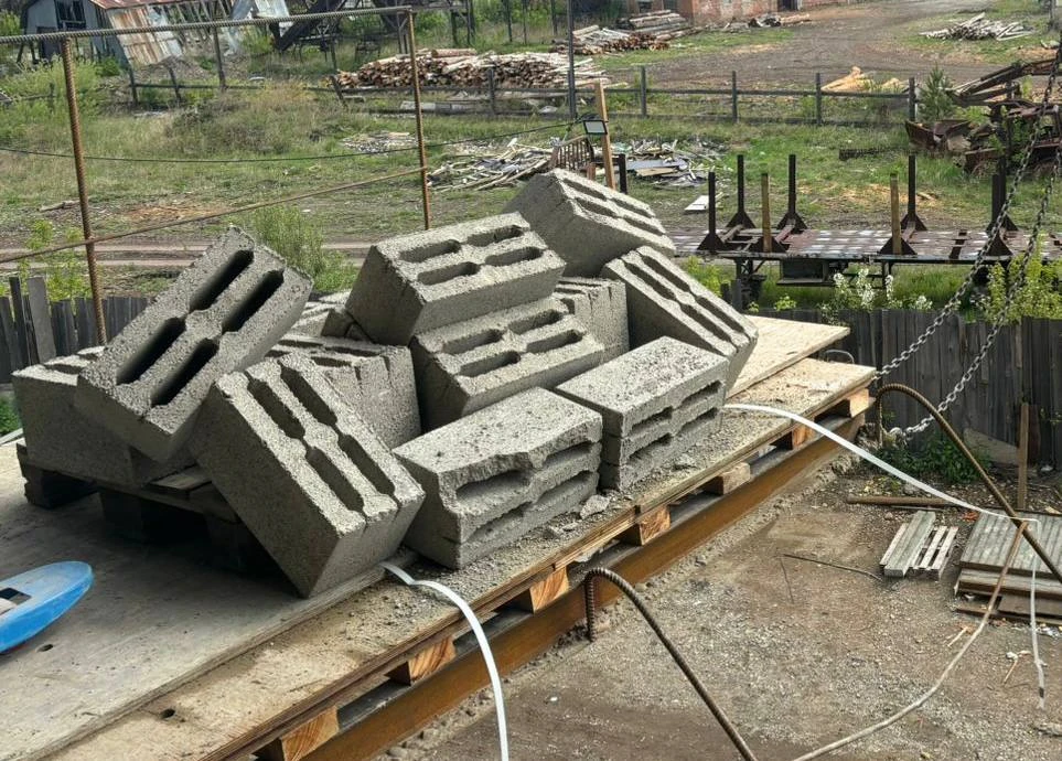 В Иркутске на стройке под стройматериалами погиб рабочий  