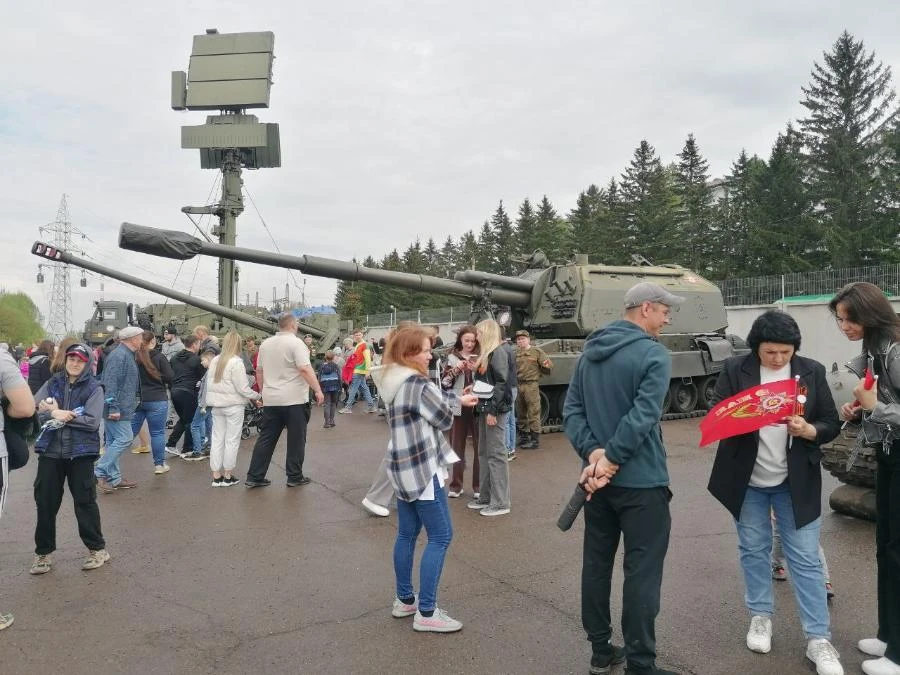 В день празднования 80-летия конца войны красноярцам показали технику современной войны 
