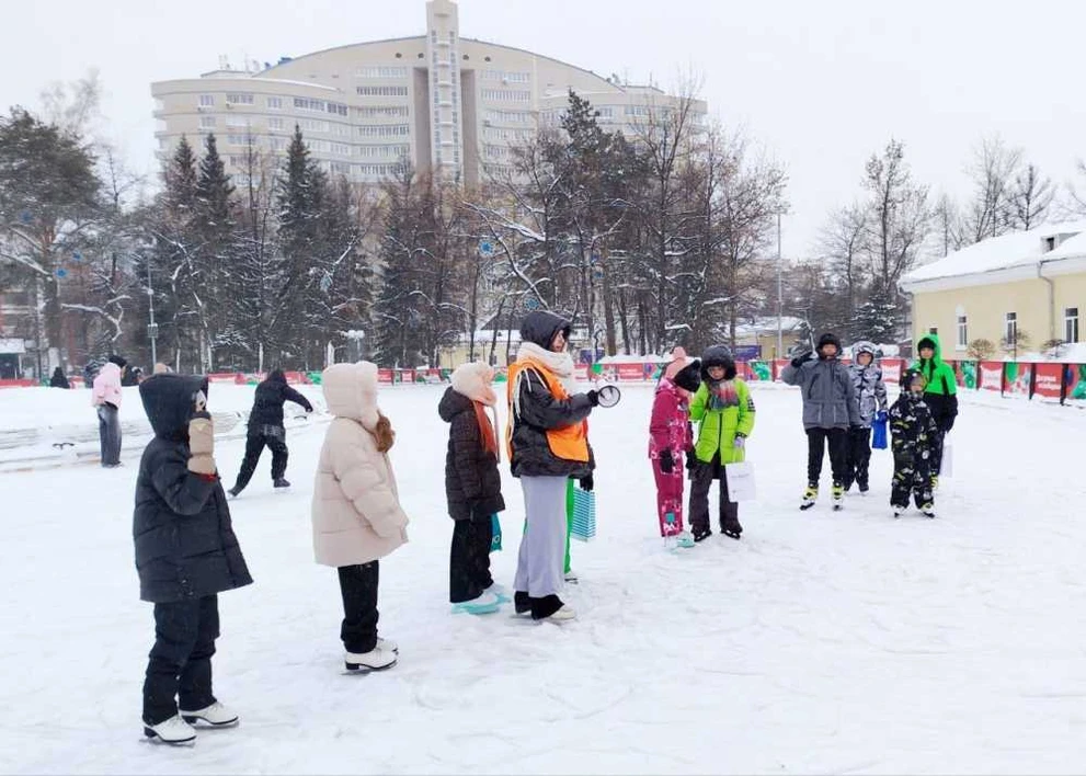 В Новосибирске на катках стартовали «Часы спорта» для детей и взрослых