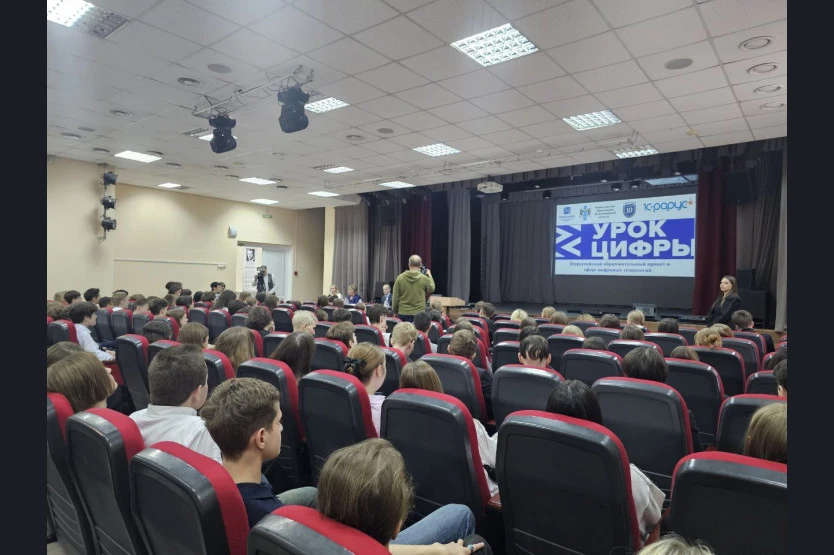 Новосибирские школьники освоили азы программирования на «Уроке цифры»