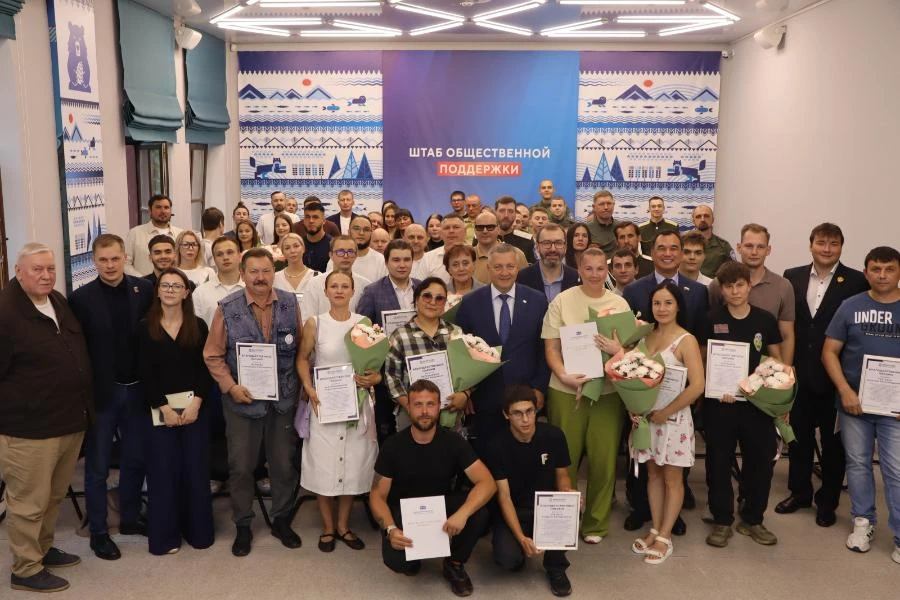 Губернатор Иркутской области встретился с волонтёрами, которые помогали на АЗС в условиях ограниченного отпуска топлива.
