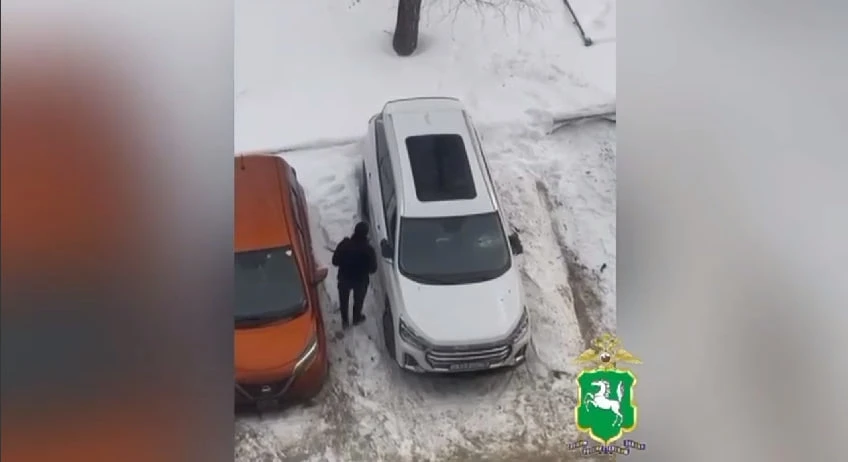 В Томске молодой человек разбил автомобиль из-за недовольства зарплатой