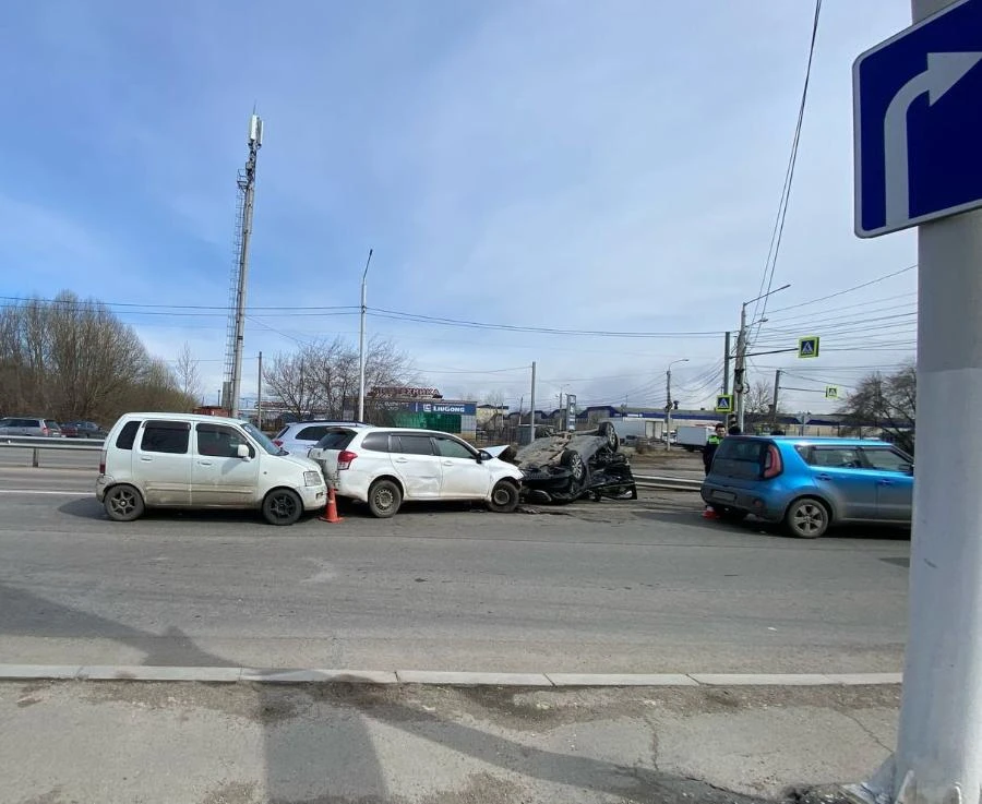 В столкновении 6 автомобилей в Иркутске обошлось без травм