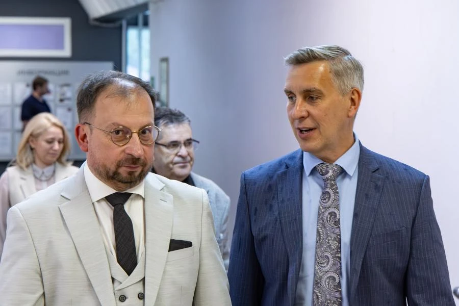 Спикер красноярского краевого парламента поздравил медицинских работников с праздником