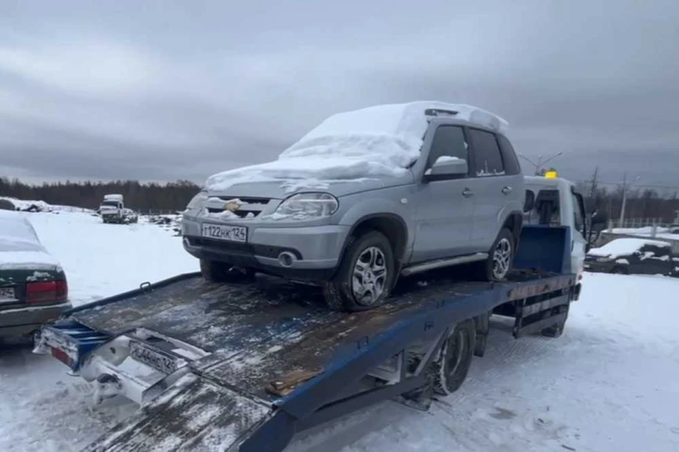 В Красноярском крае судебные приставы отправили на СВО автомобиль