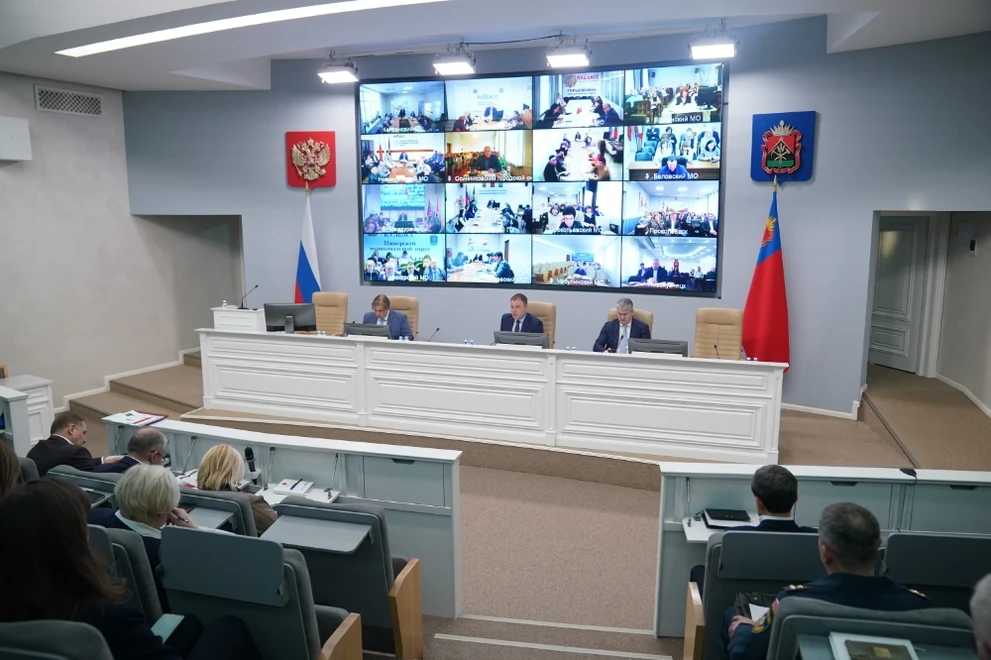 Глава Кузбасса поручил срочно убрать снег и усилить борьбу с гололёдом