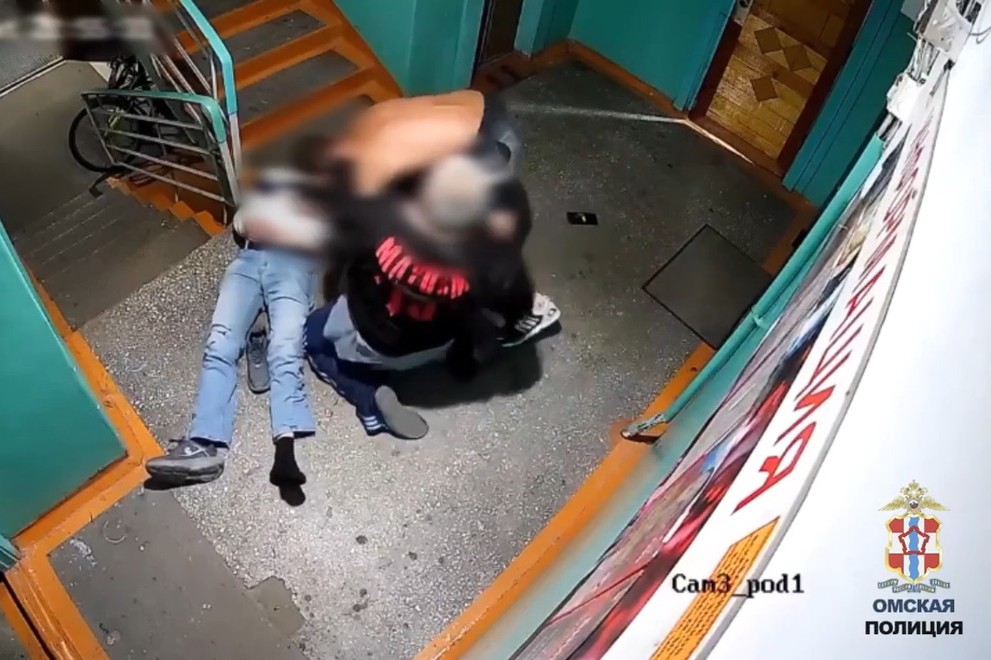 В Омске мужчина попал в реанимацию в результате конфликта в лифте