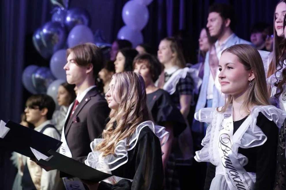 Больше 40 тысяч школьников Кузбасса услышали последний звонок