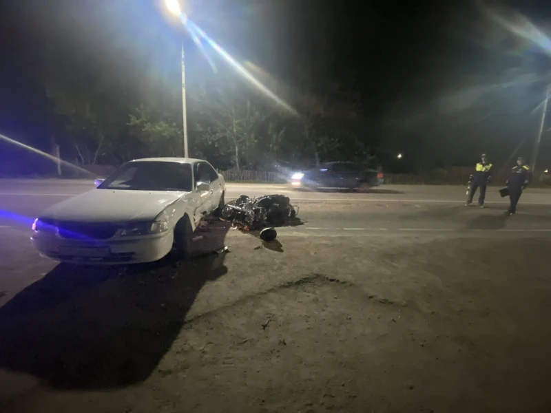 На Алтае пенсионер на Toyota и байкер устроили ДТП на встречной полосе