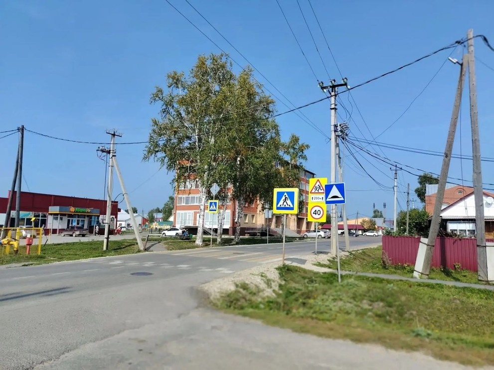 В Томской области возле школ и детских садов обновили дорожные знаки