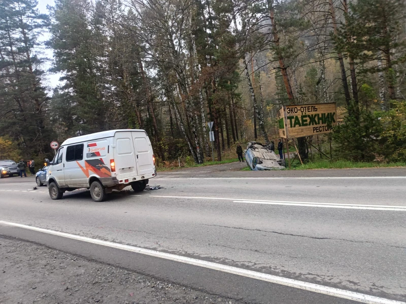 ДТП с тремя автомобилями произошло у алтайского курорта