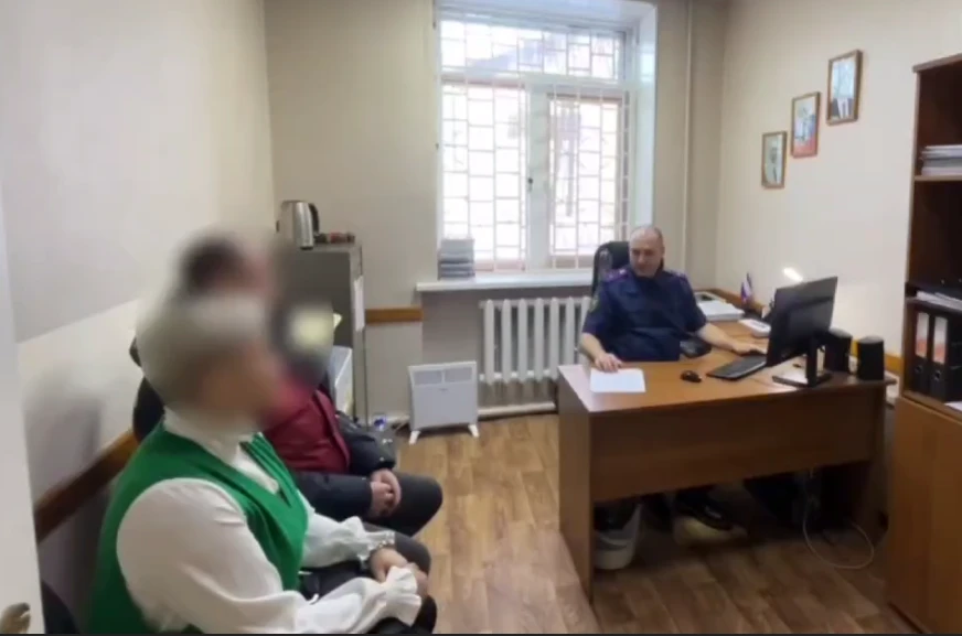 В Красноярском крае полицейского подозревают в передаче охраняемой информации