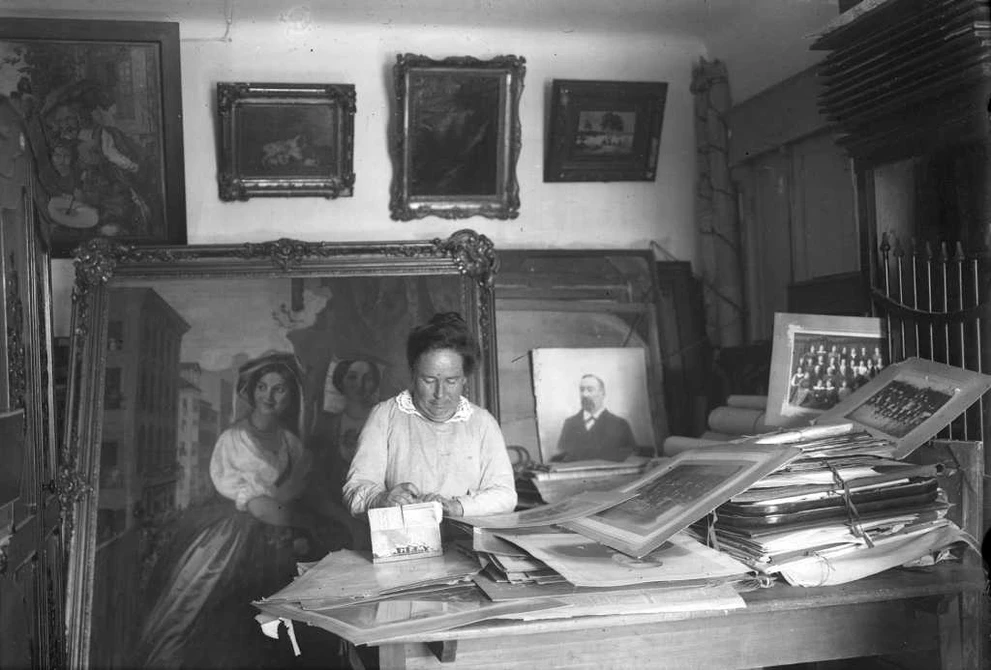 Кудрявцев А.В. М.В. Красноженова в своем кабинете. 1924.jpg