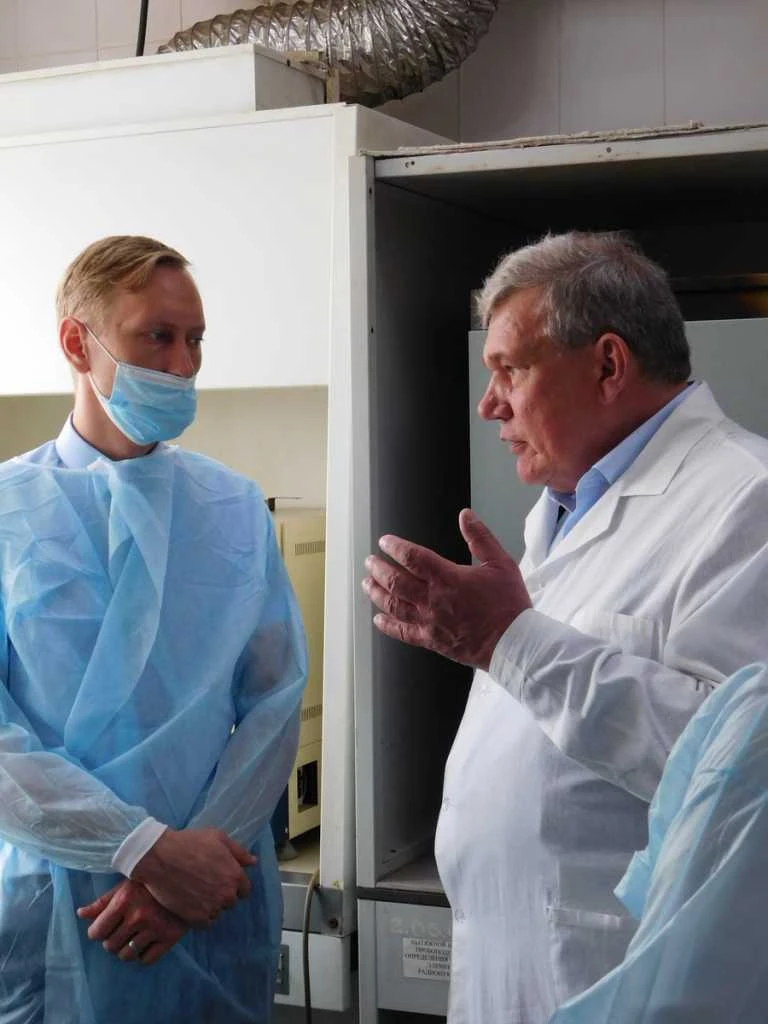 Справа - Александр Агапов DSCN1418.JPG