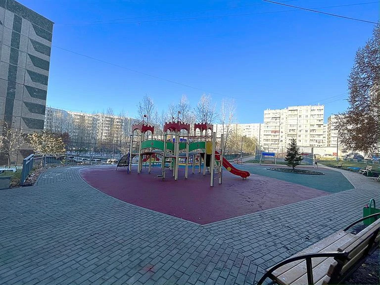 Двор-бульвар двор бульвар Славы 1.jpg