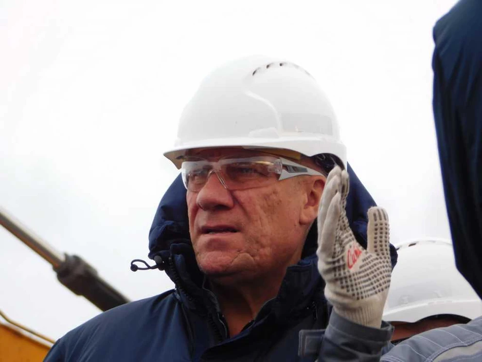 Владимир Демидов на площадке снесённого аварийного резервуара. DSCN7047.JPG
