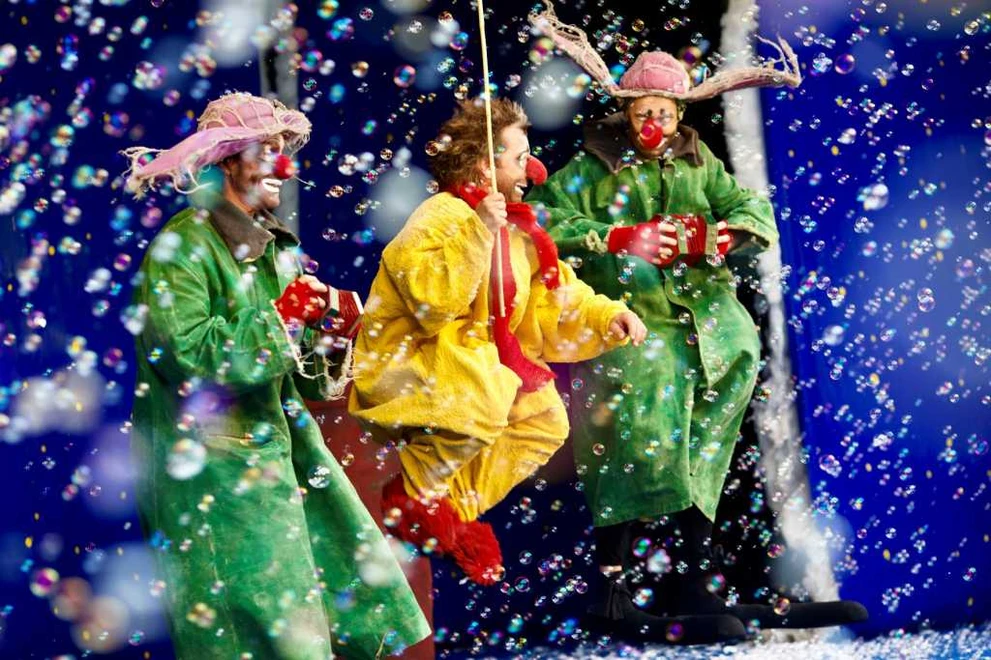 Snowshow Moulin Jaune Anastasia Rufin Blue Canary.jpeg