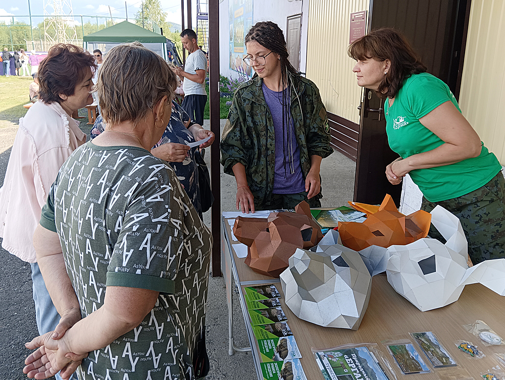 Дирекция парка на юбилее в поселке Танзыбей.jpg