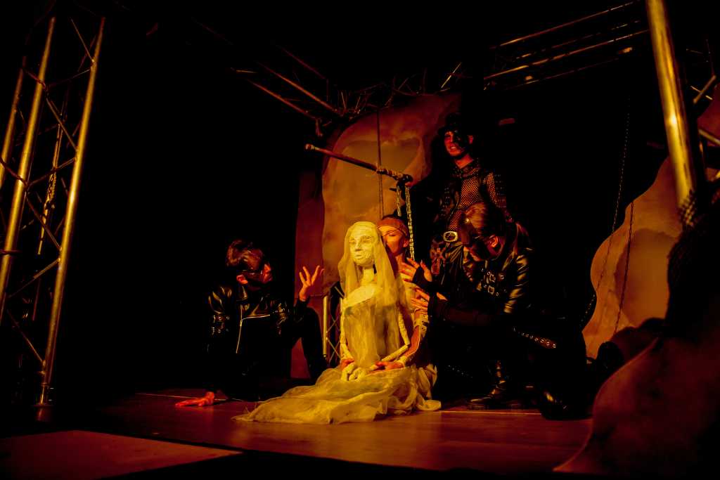 Донецк_Вторая смерть Жанн Дарк.jpg