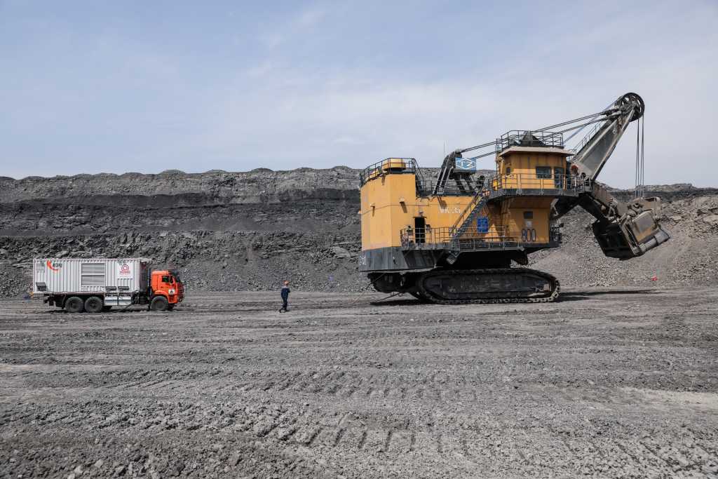 Перегонный комплекс перегоняет в забой экскаватор WK-35.JPG