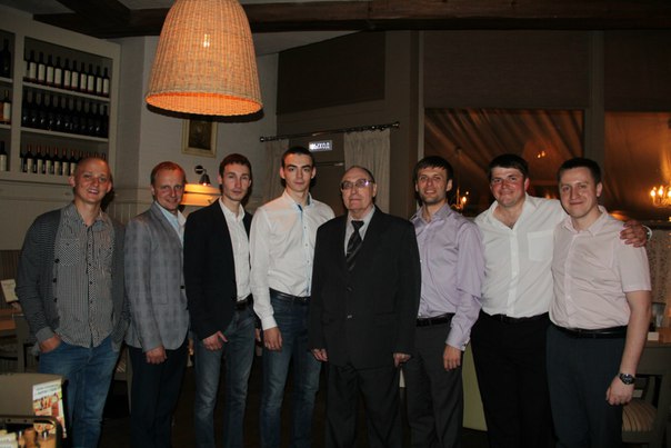 Тимофеев М.А. с выпускниками Каприччио 2015 год.jpg