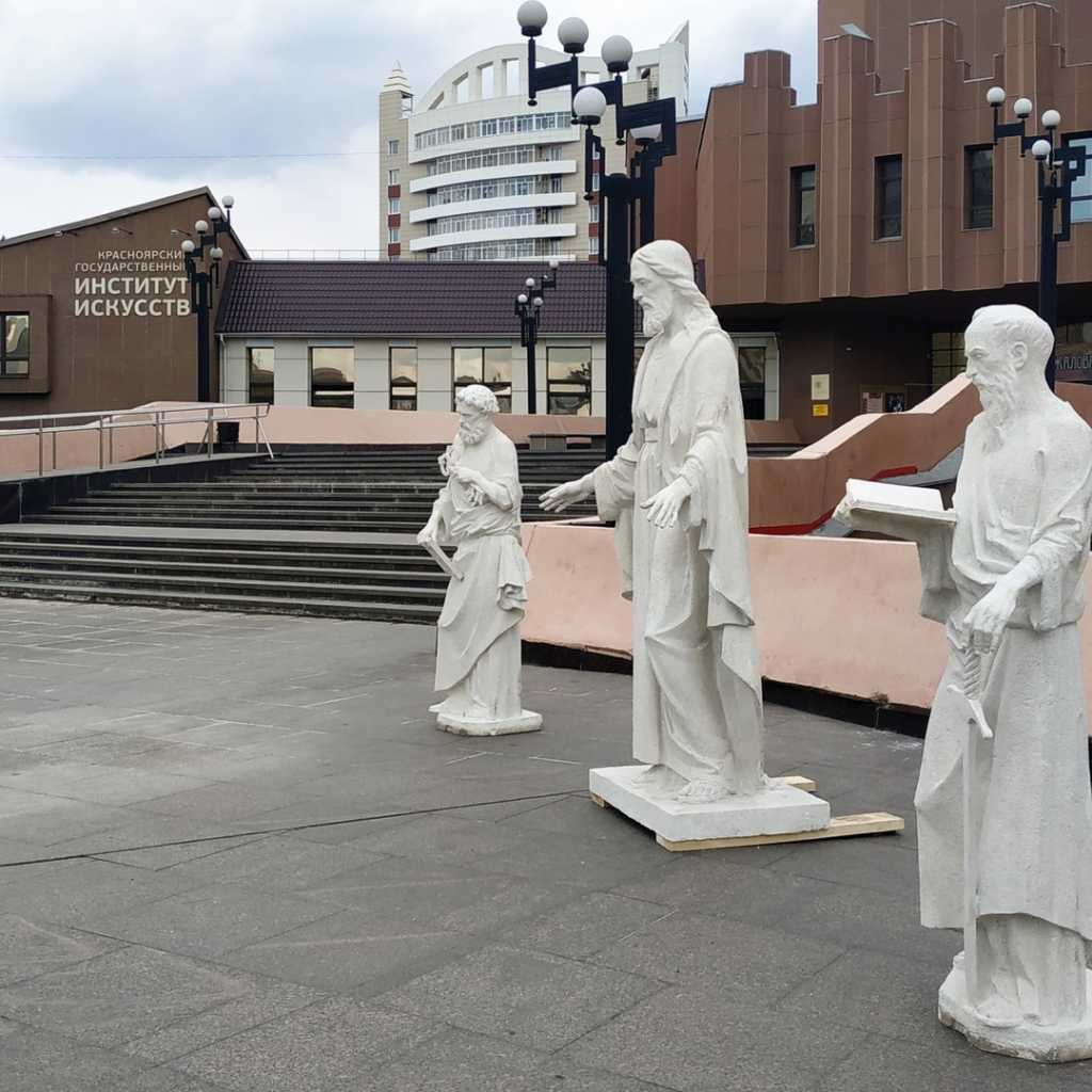 Апостолы 1.jpg