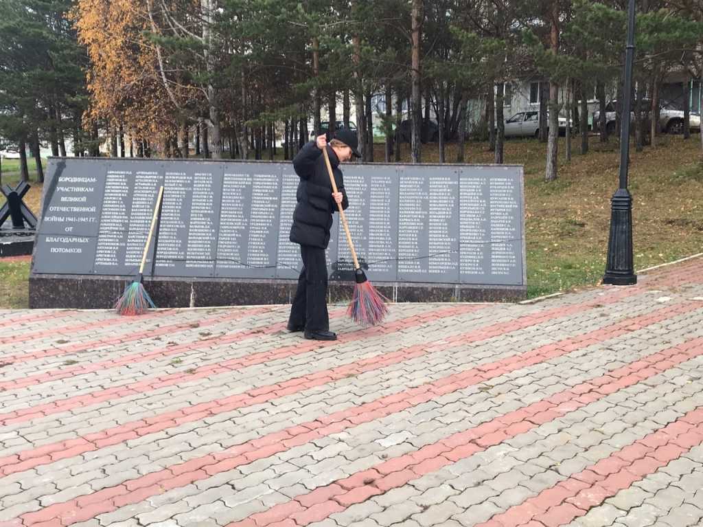 20221026-трудотряды_аллея памяти (1).jpg