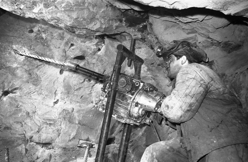 1960_burenie-na-rudnike-zapolyarnyj_№-213-13-3-1024x672.jpg
